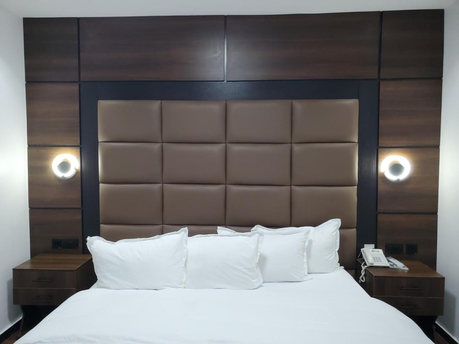 Hotel 35 Embassy Лагос Екстериор снимка