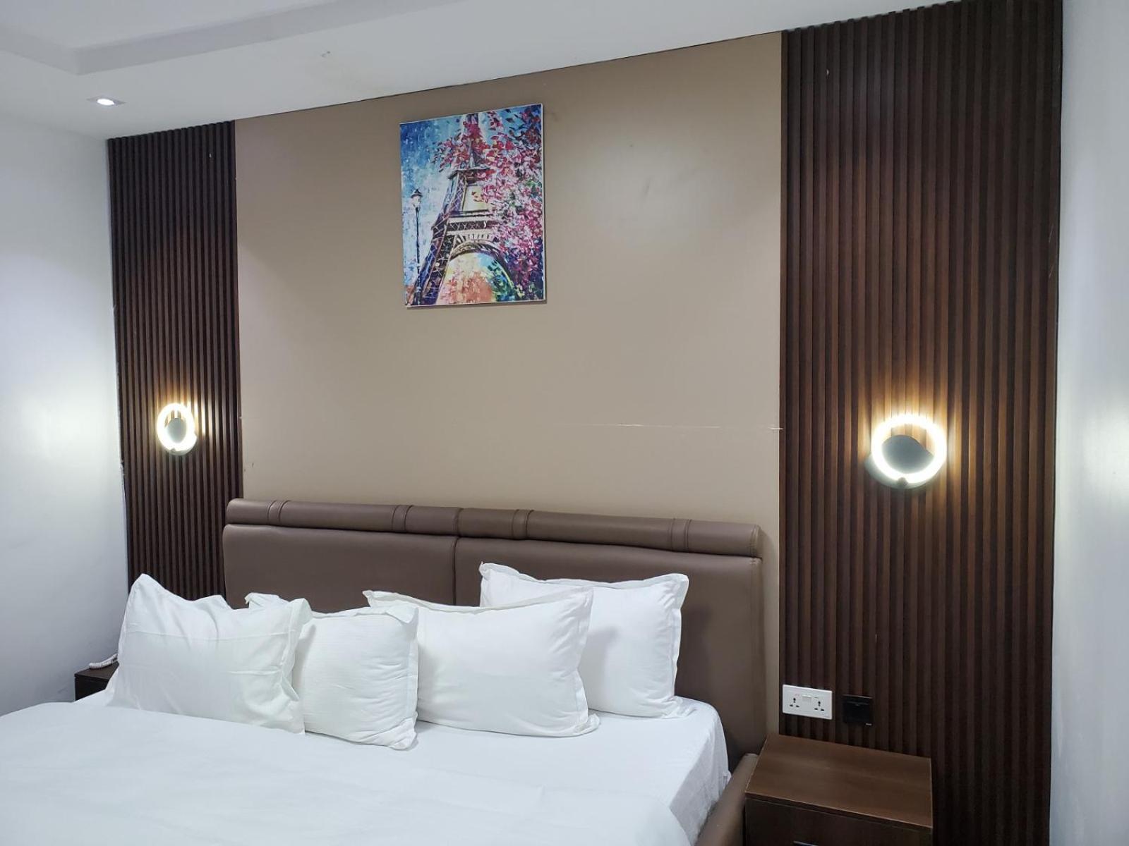 Hotel 35 Embassy Лагос Екстериор снимка
