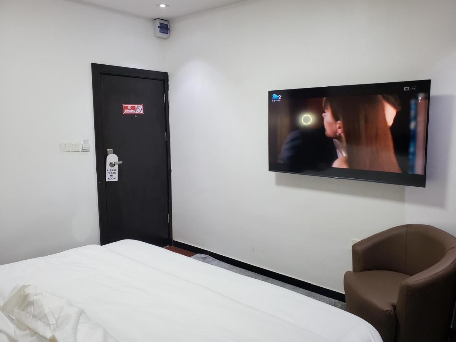 Hotel 35 Embassy Лагос Екстериор снимка