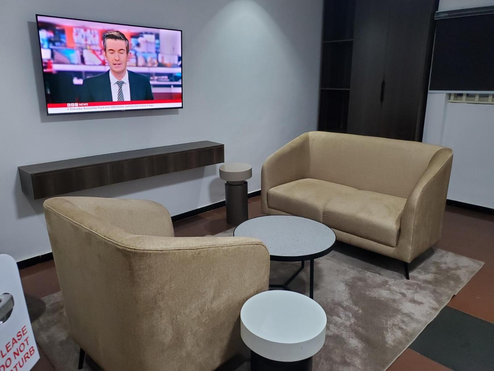 Hotel 35 Embassy Лагос Екстериор снимка