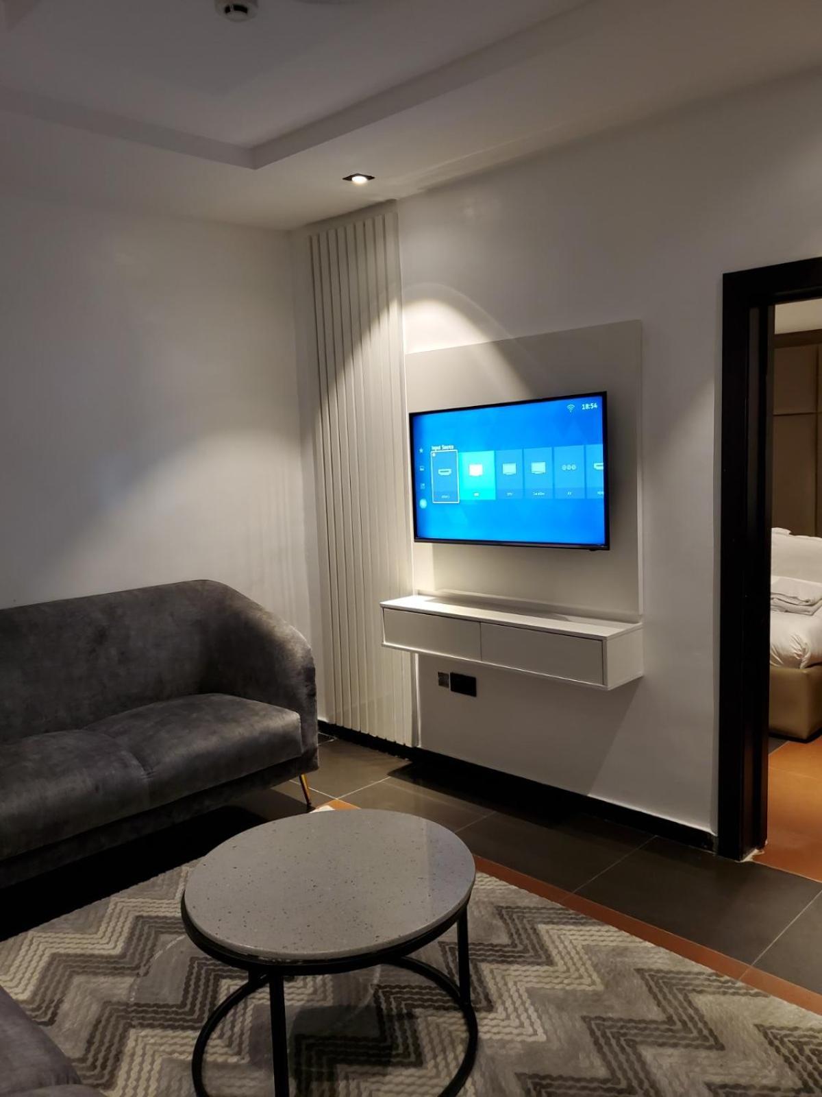 Hotel 35 Embassy Лагос Екстериор снимка